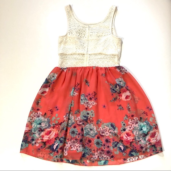 Trixxi Coral Print MiniDress With Crocheted Bodice - Picture 5 of 8